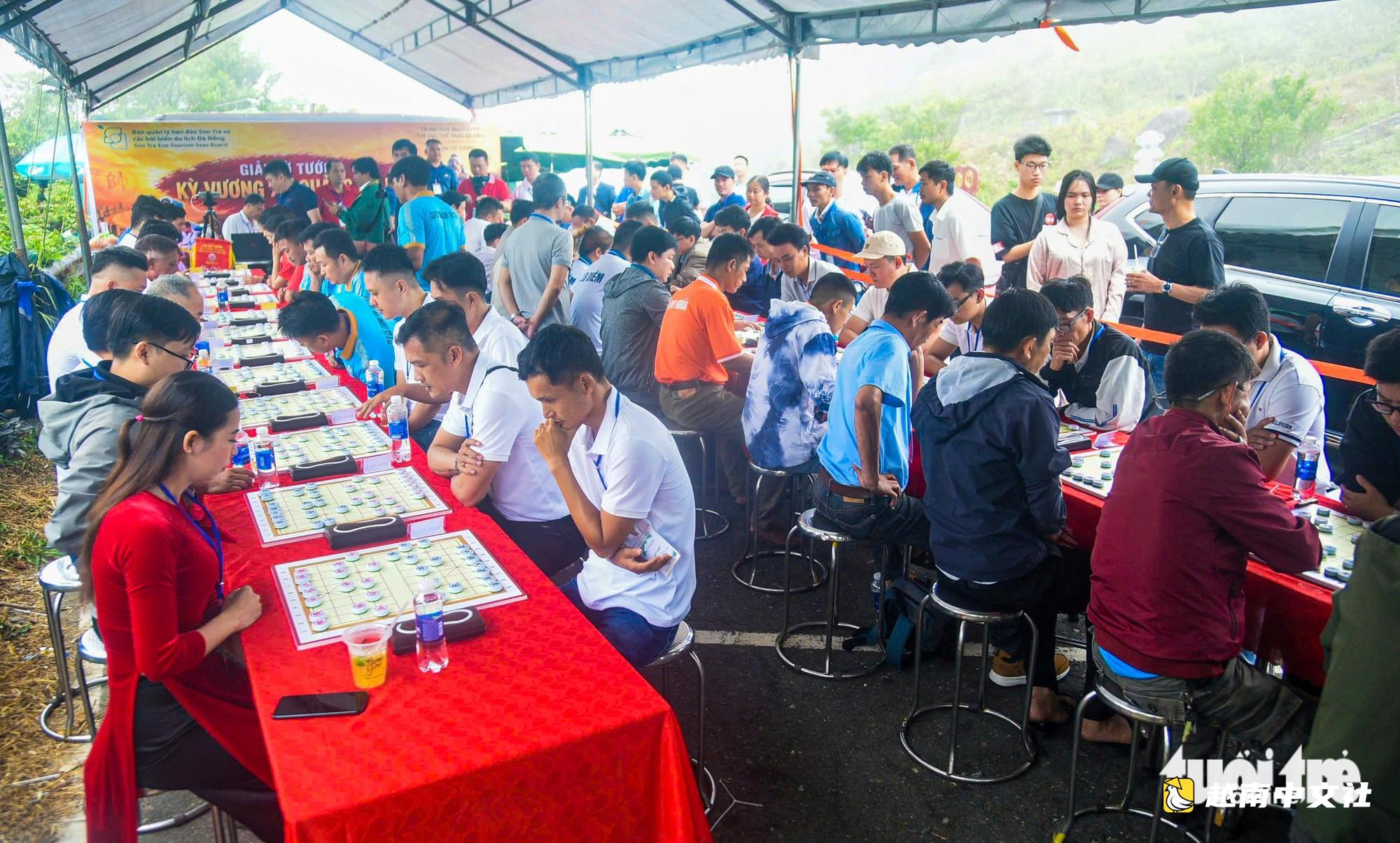 山茶山頂上的中國象棋比賽吸引力十足