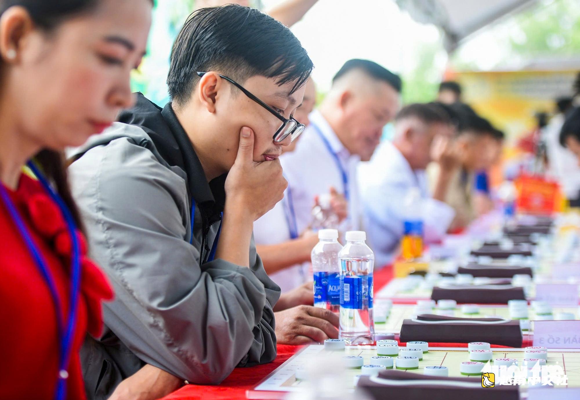 山茶山頂上的中國象棋比賽吸引力十足