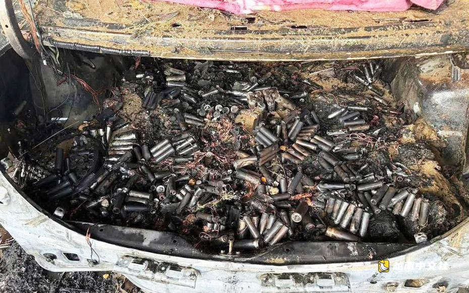 汽車在加油站猛烈起火,2人死亡:為什麼不開車門?