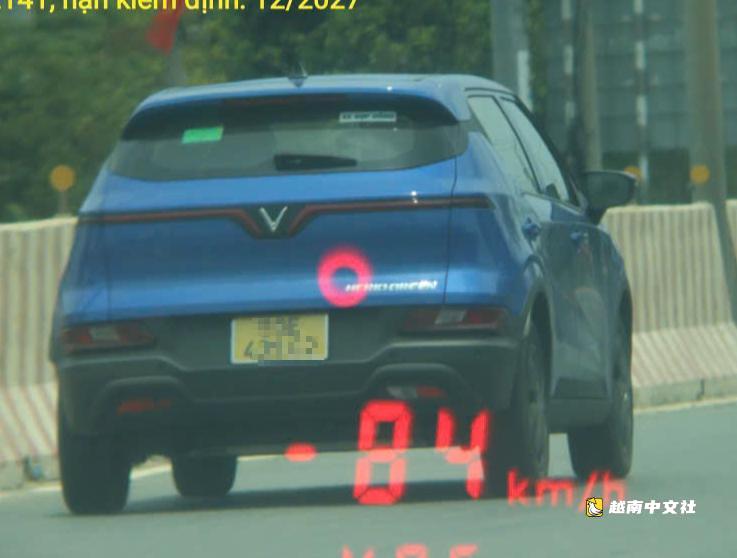 春節期間,西北交通警察站白天查酒駕、夜間測速