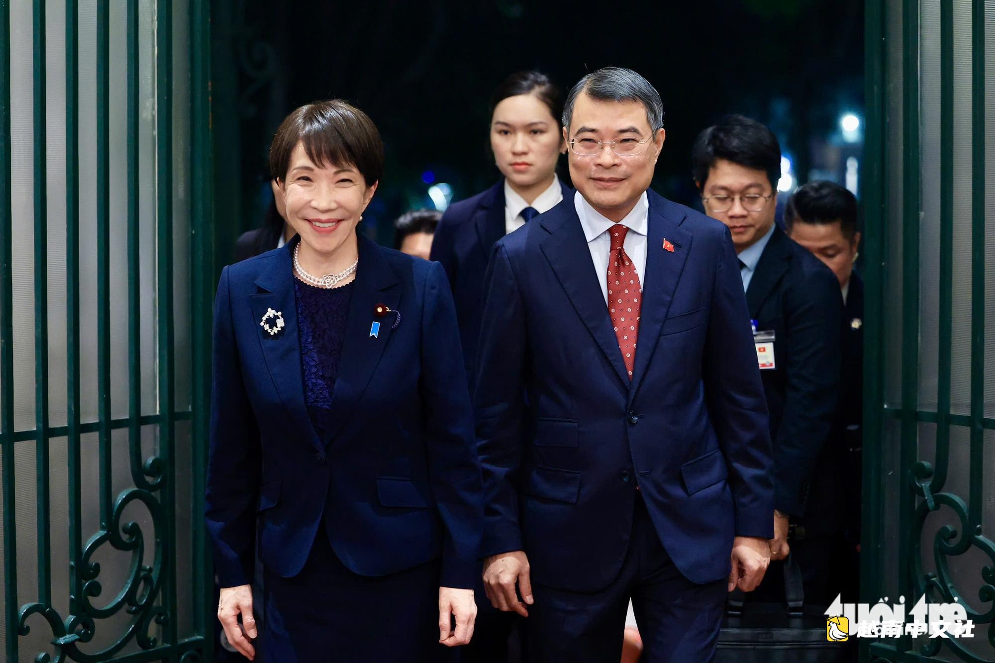 前總書記農德孟、前總理阮晉勇獲授旭日大綬章