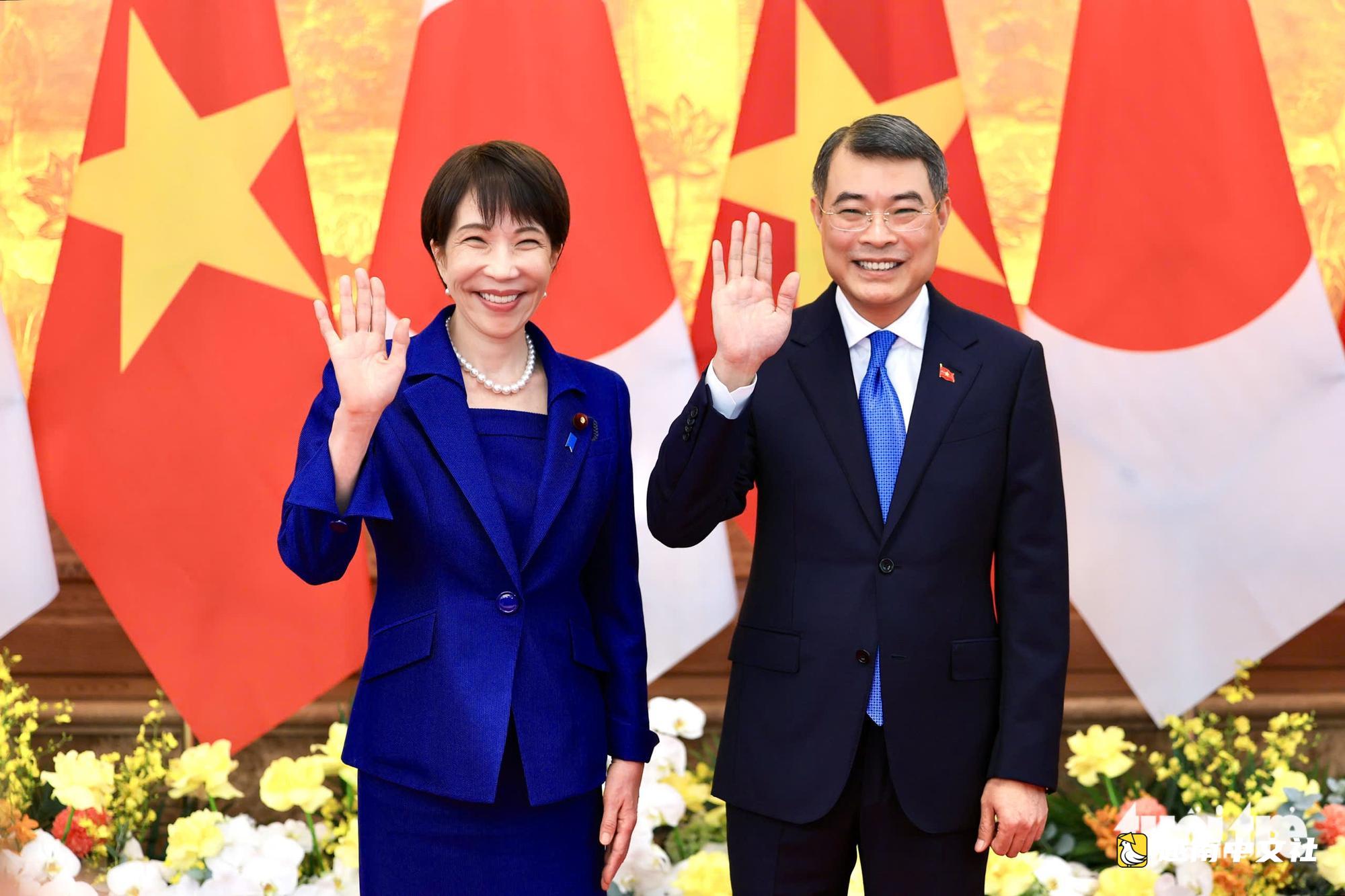日本首相高市早苗在政府總部正式歡迎儀式