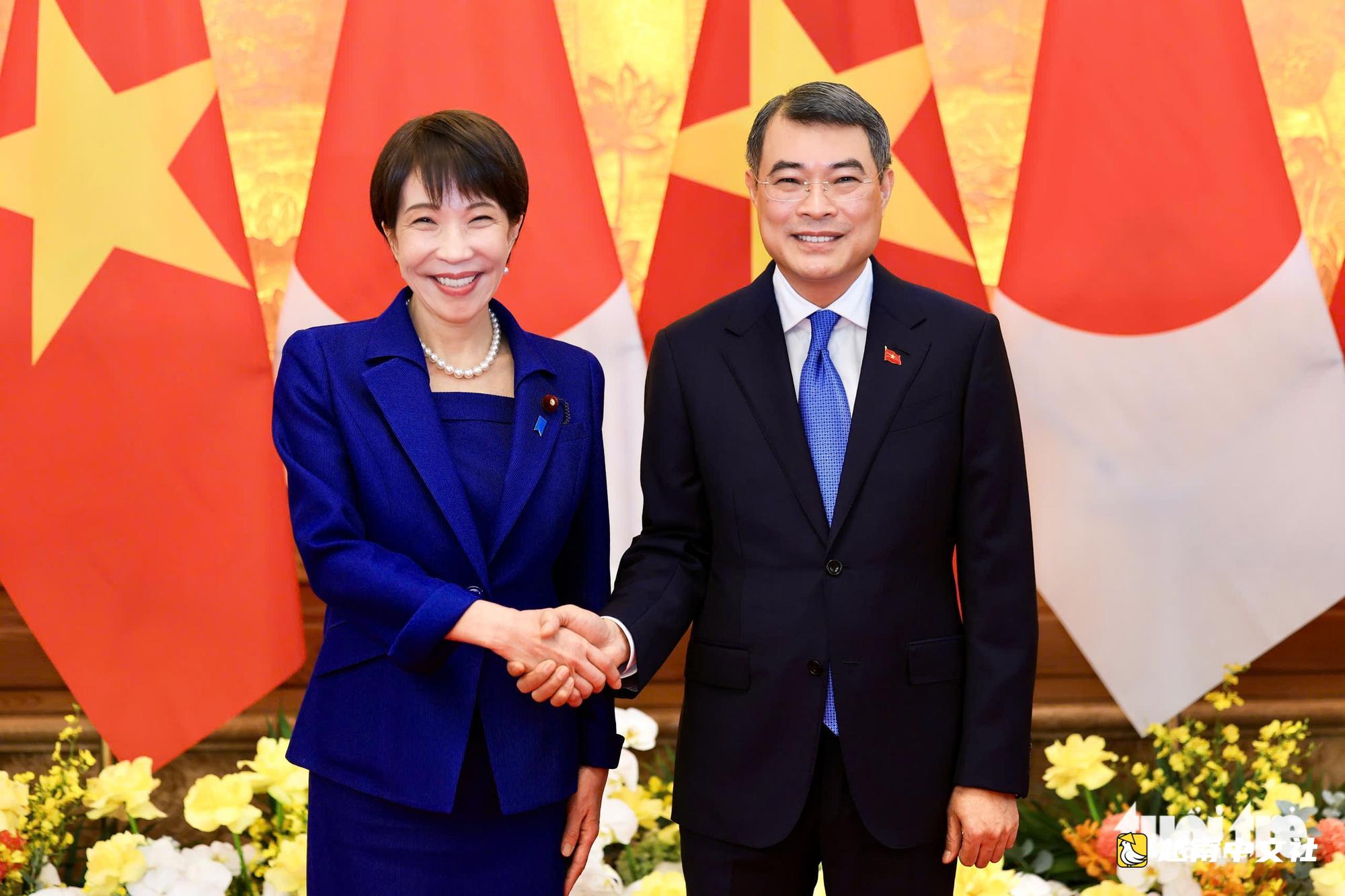 日本首相高市早苗在政府總部正式歡迎儀式
