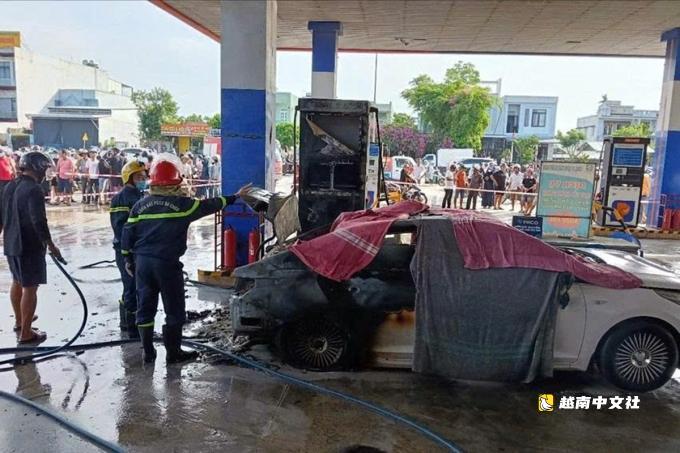 汽車在加油站起火,兩人死亡