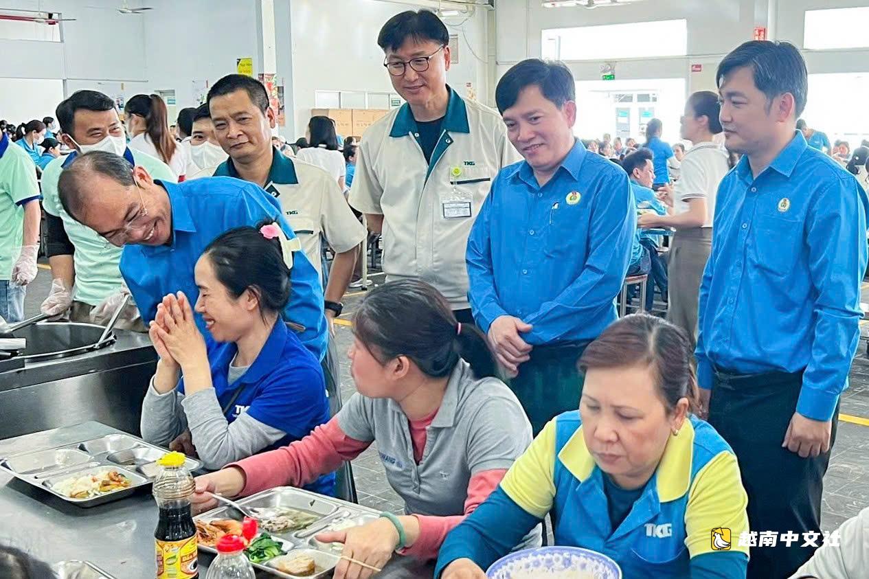 公司感恩勞動者:贈送黃金、獎金、食用油、牛奶...