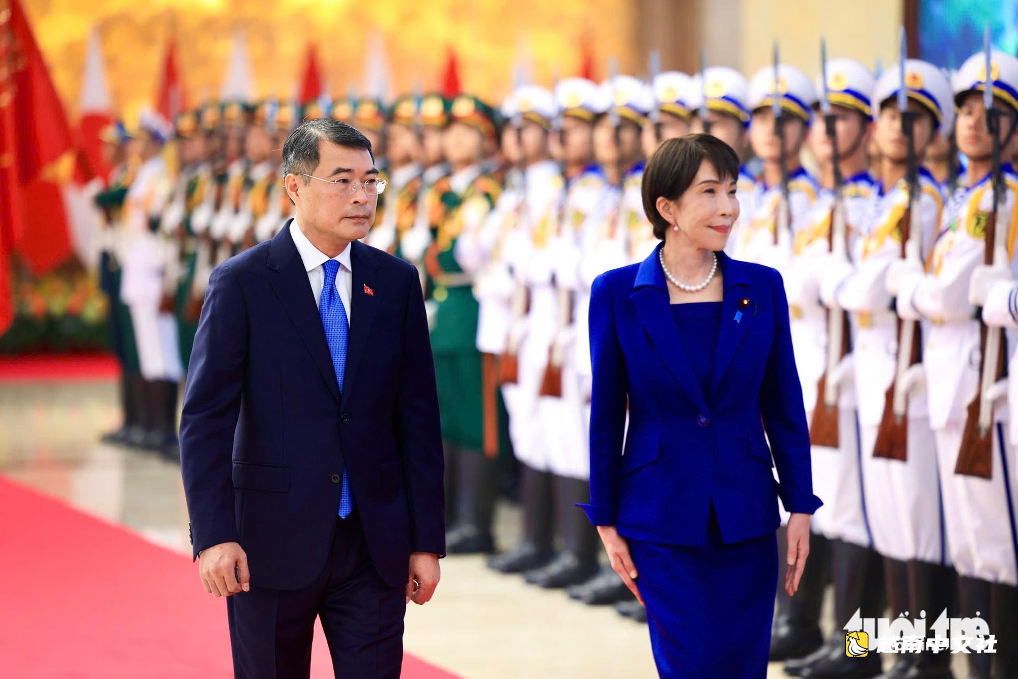 日本首相高市早苗在政府總部正式歡迎儀式