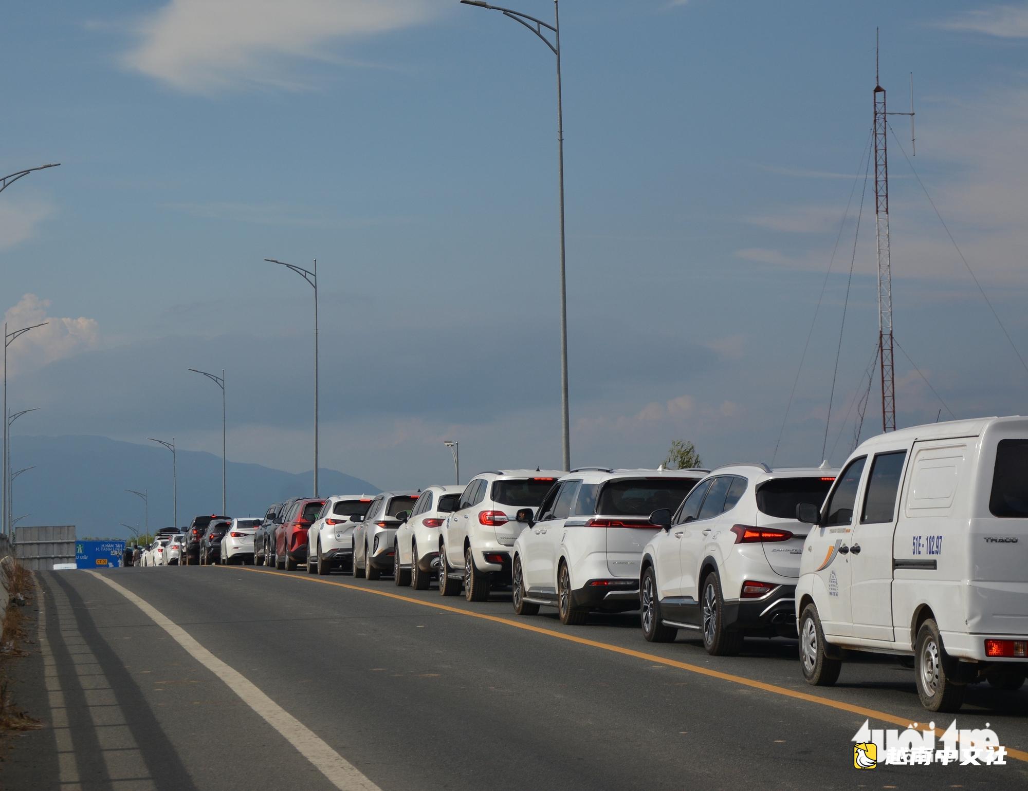 前往胡志明市的車輛擁堵,交警限制進入潘切-油繞高速公路