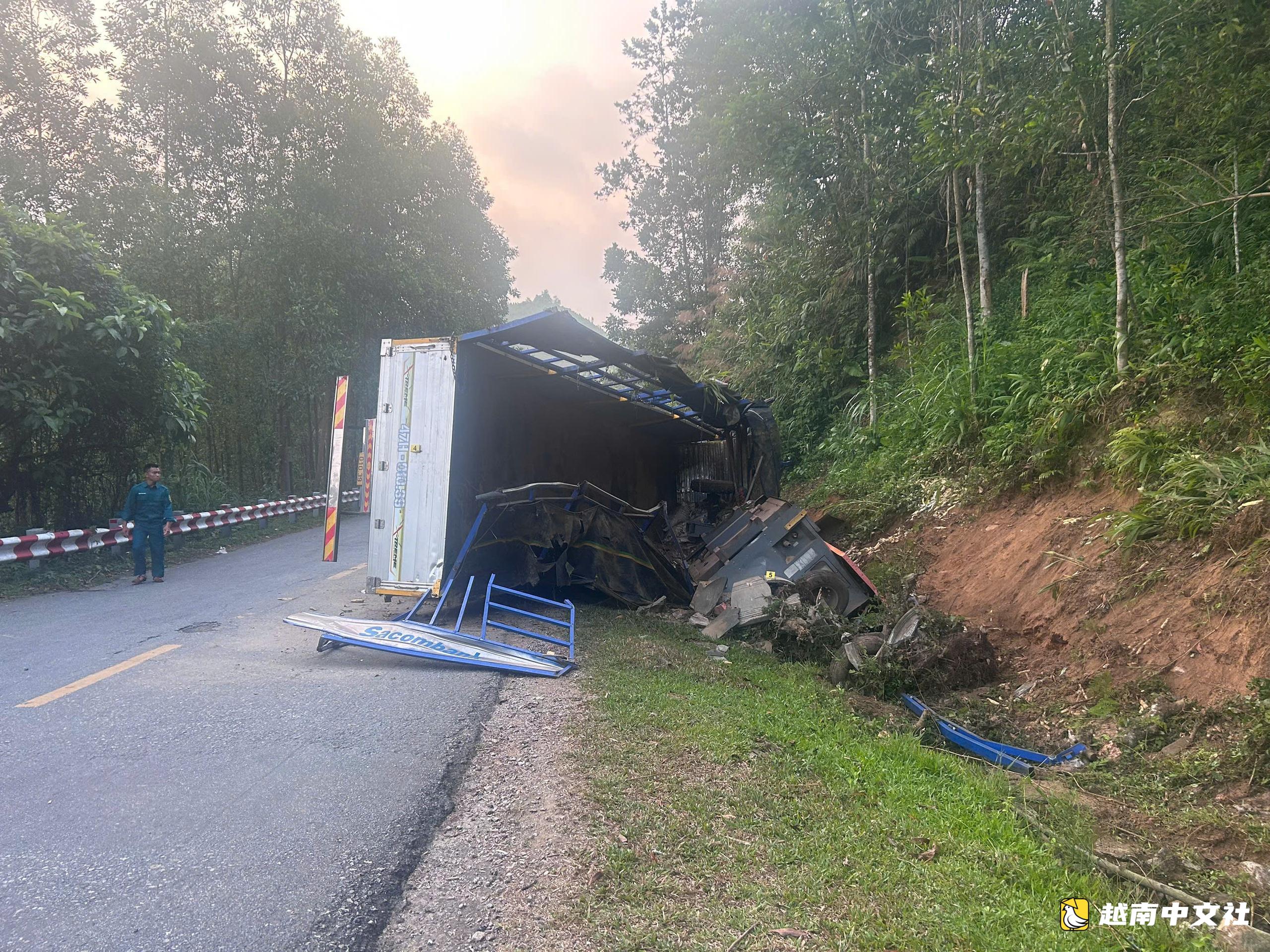 貨車在維奧拉克坡側翻,2人死亡