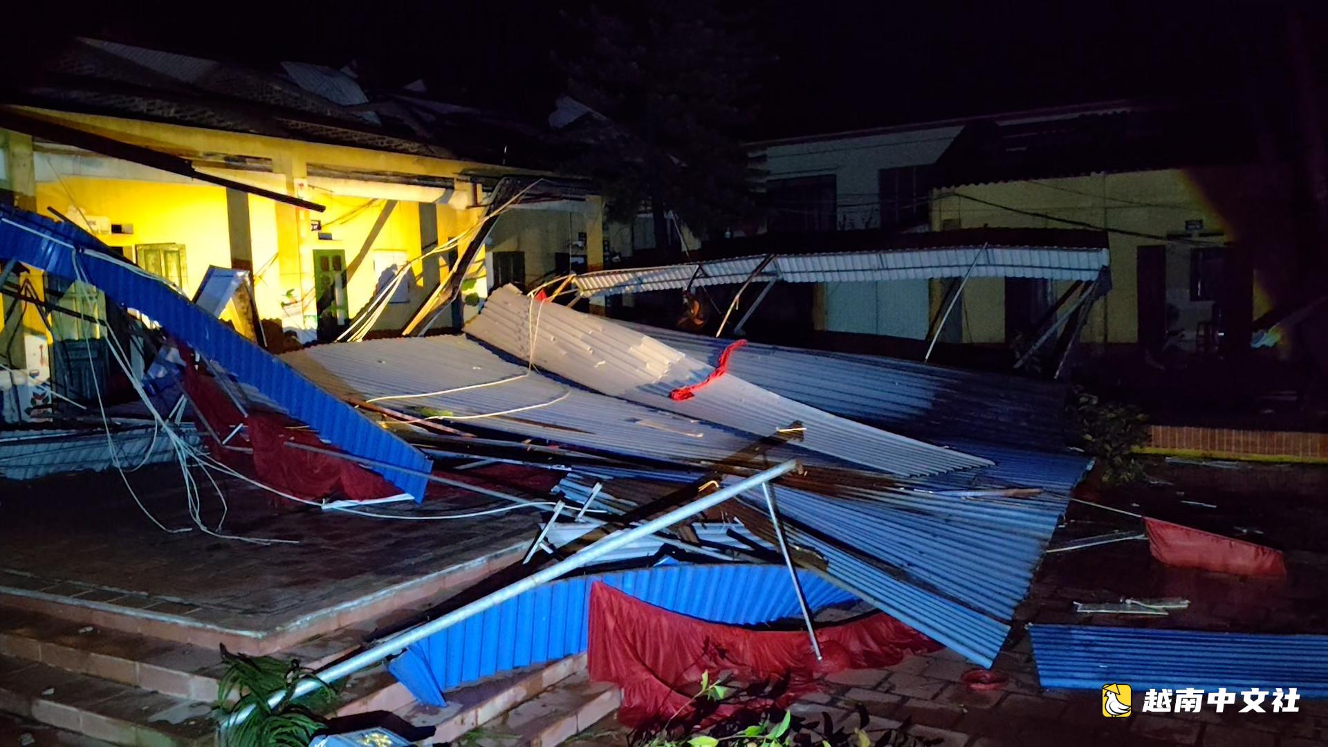 婚慶帳篷被雷暴吹倒,冰雹擊穿屋頂,砸碎汽車玻璃