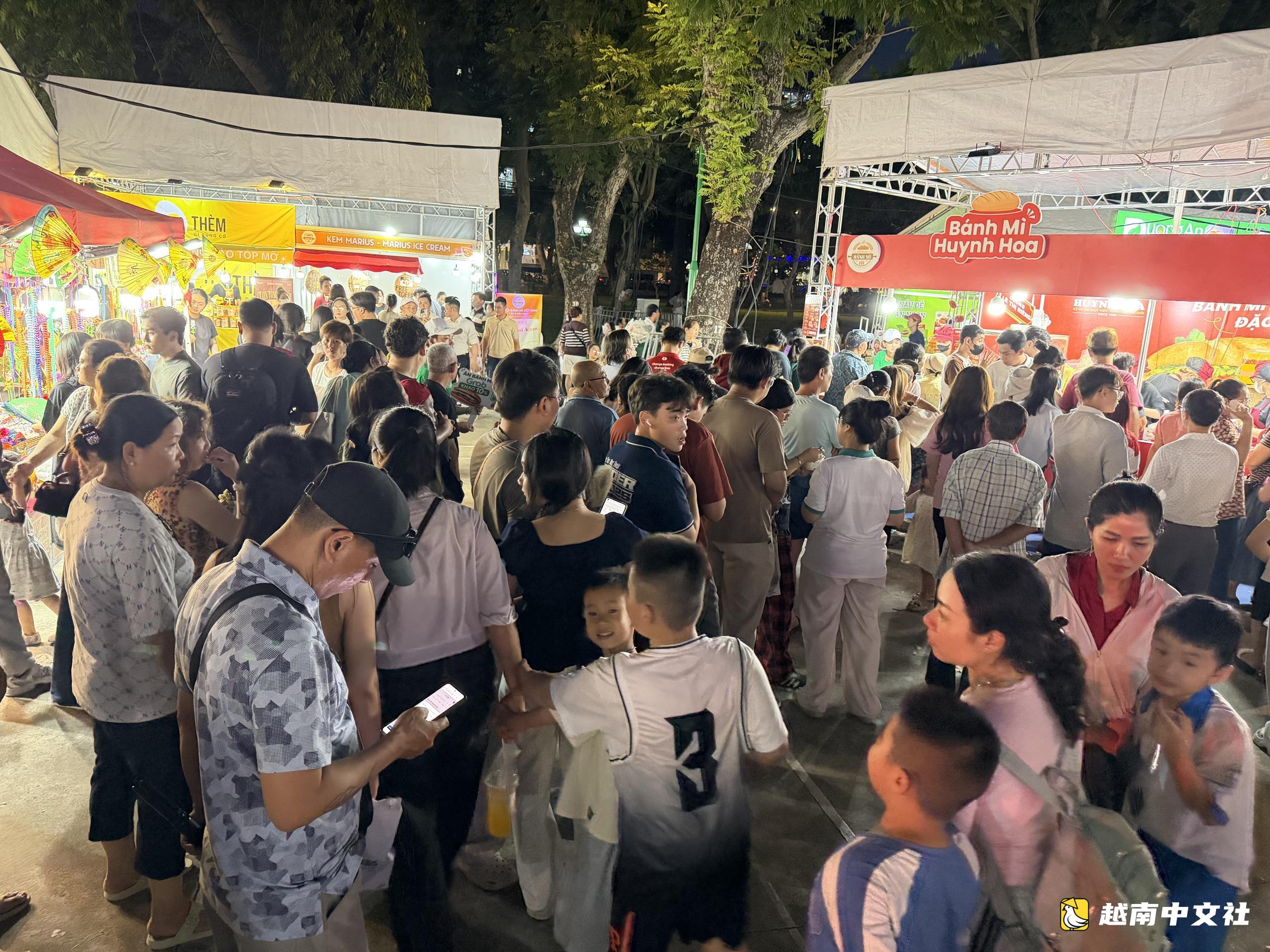 胡志明市旅遊業在4·30-5·1假期期間收入87000億越南盾