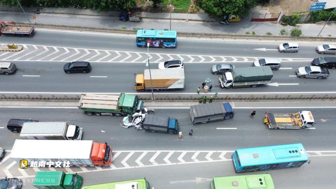 10輛車連環相撞，三環堵車