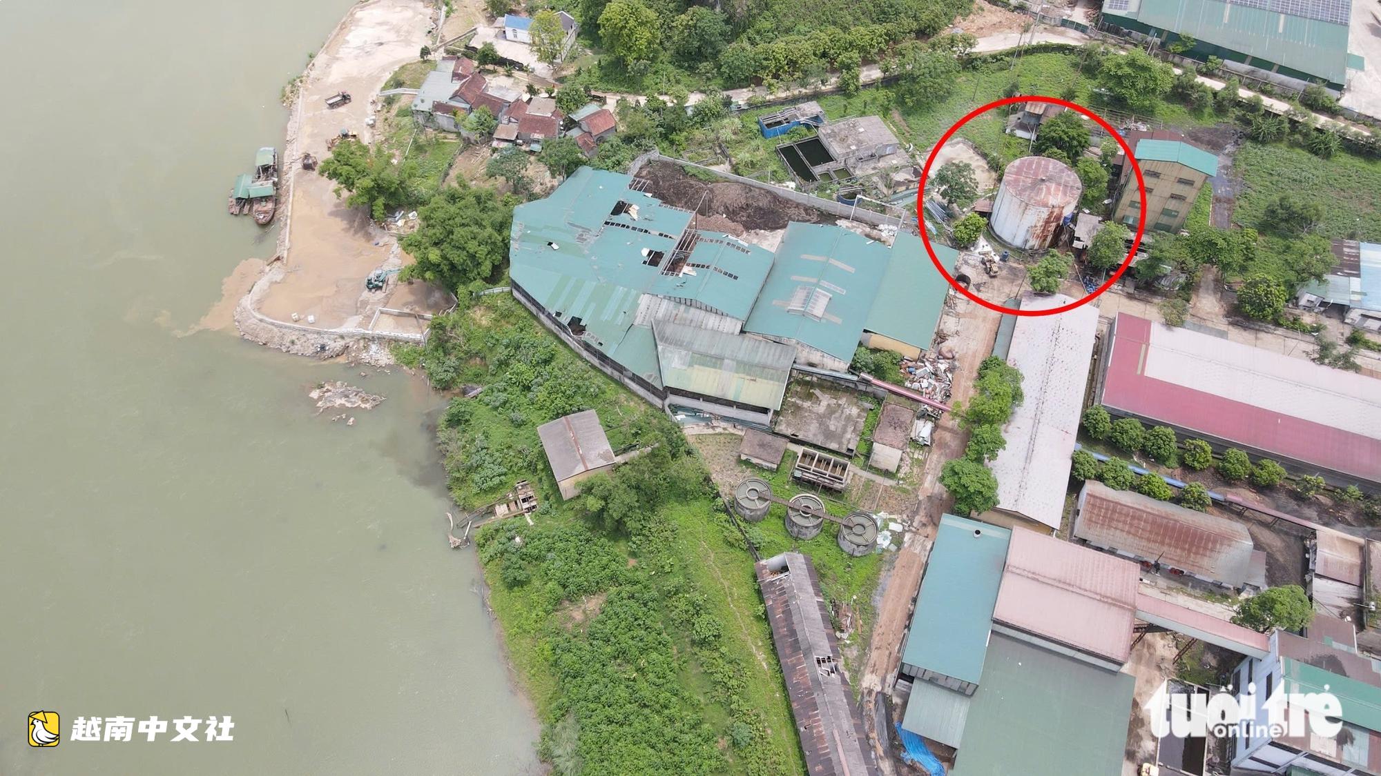 雷暴過後義安省糖漿儲罐破裂現場
