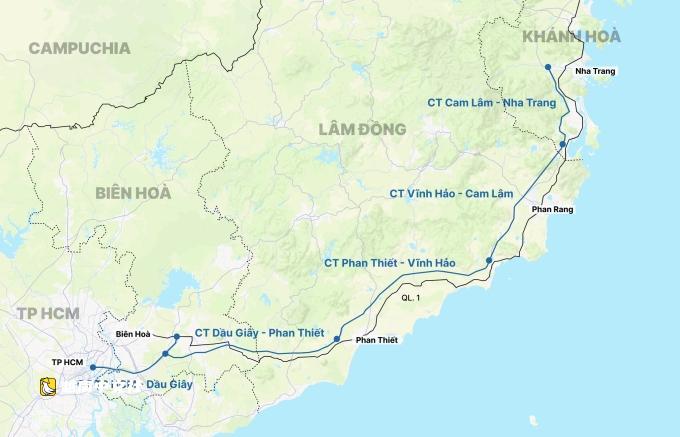 載21名乘客前往大叻的客車在隆城高速上追尾牽引車