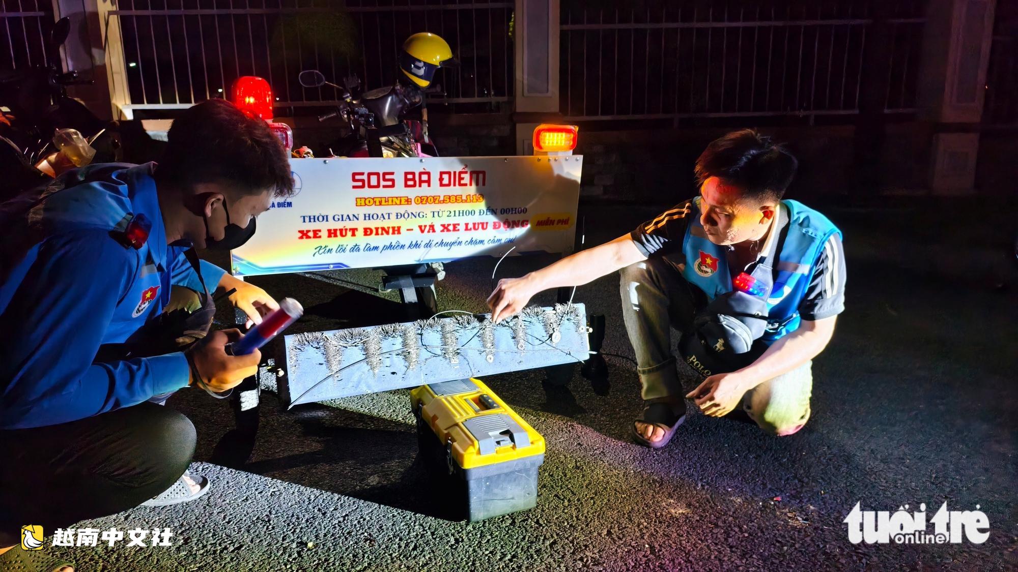巴點青年深夜免費修車幫助路人