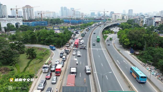 10輛車連環相撞，三環堵車