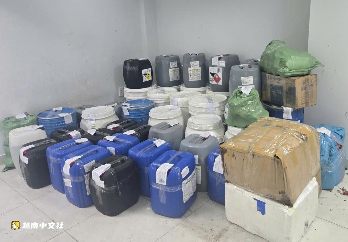 越南胡志明市警方逮捕4名用工業醋酸生產假醋的嫌疑人