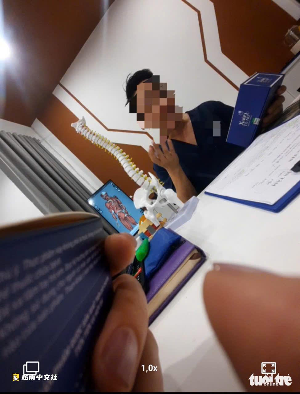 越南:探訪專嚇人的“中風醫生”,推薦售價數千萬越南盾的“深層肌肉放鬆”療程