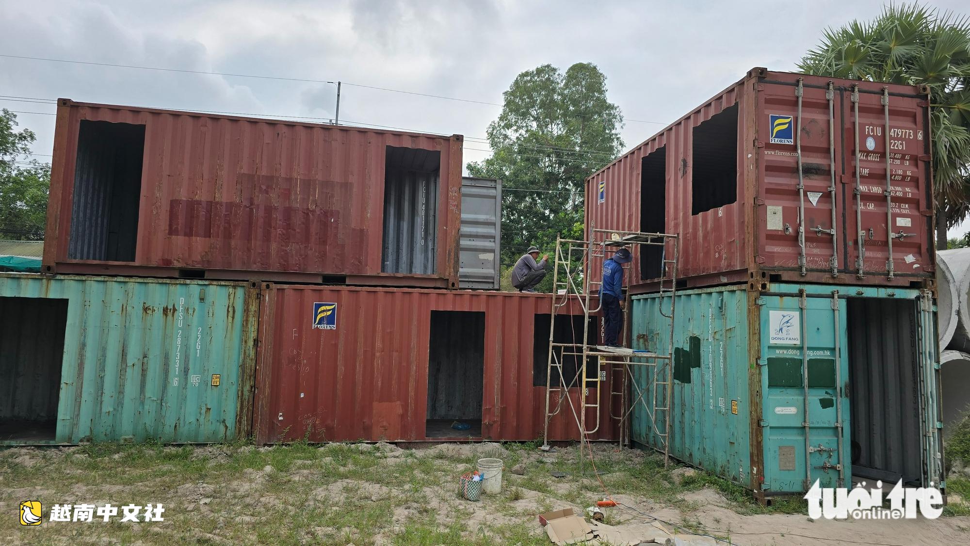 越南安江省“倒置屋”未完工已吸引年輕人紛紛打卡