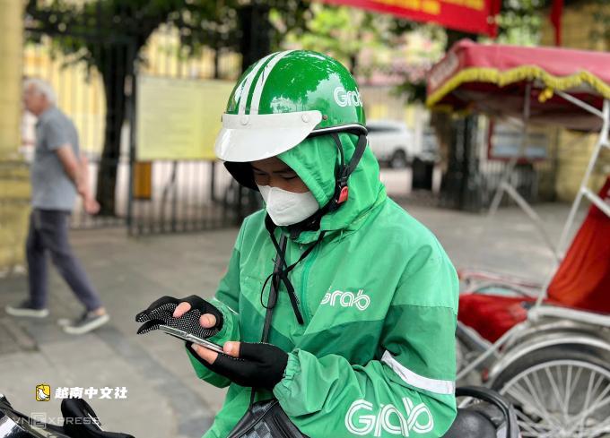 越南河內一環內摩托車出租司機的生計之憂