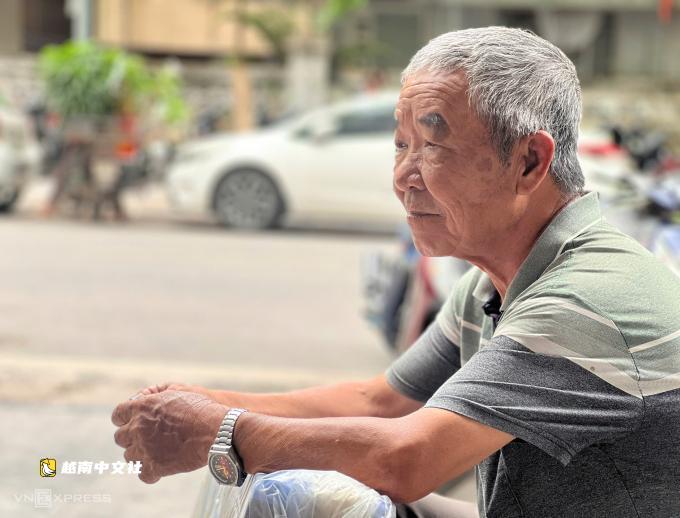 越南河內一環內摩托車出租司機的生計之憂