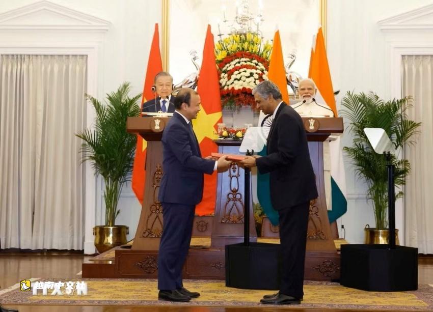 越南與印度簽署13項合作協議