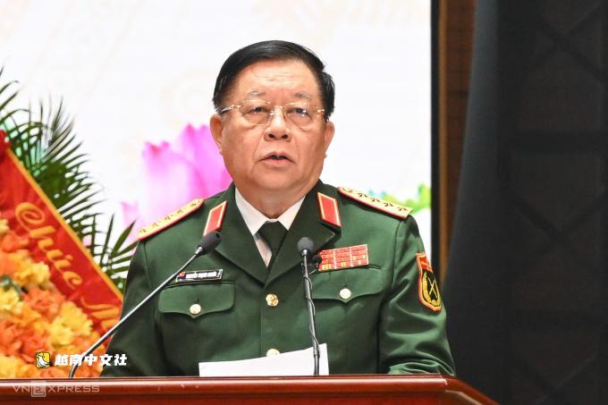 越南宣訓局榮獲一等祖國捍衛勳章