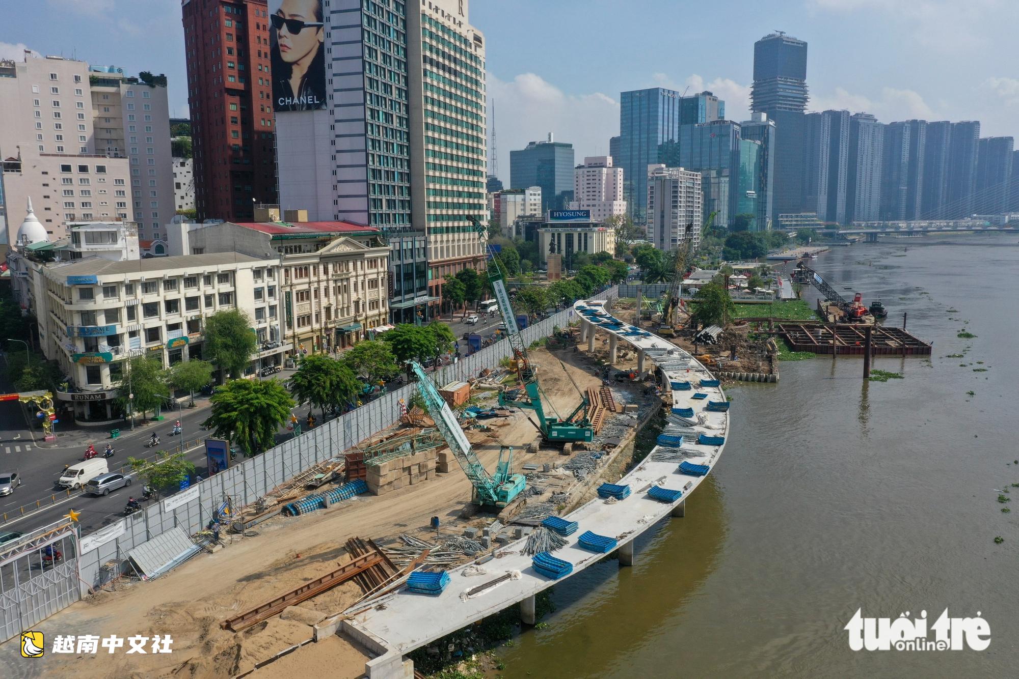 越南西貢河千億步行橋施工現場全景:力爭9月2日完工