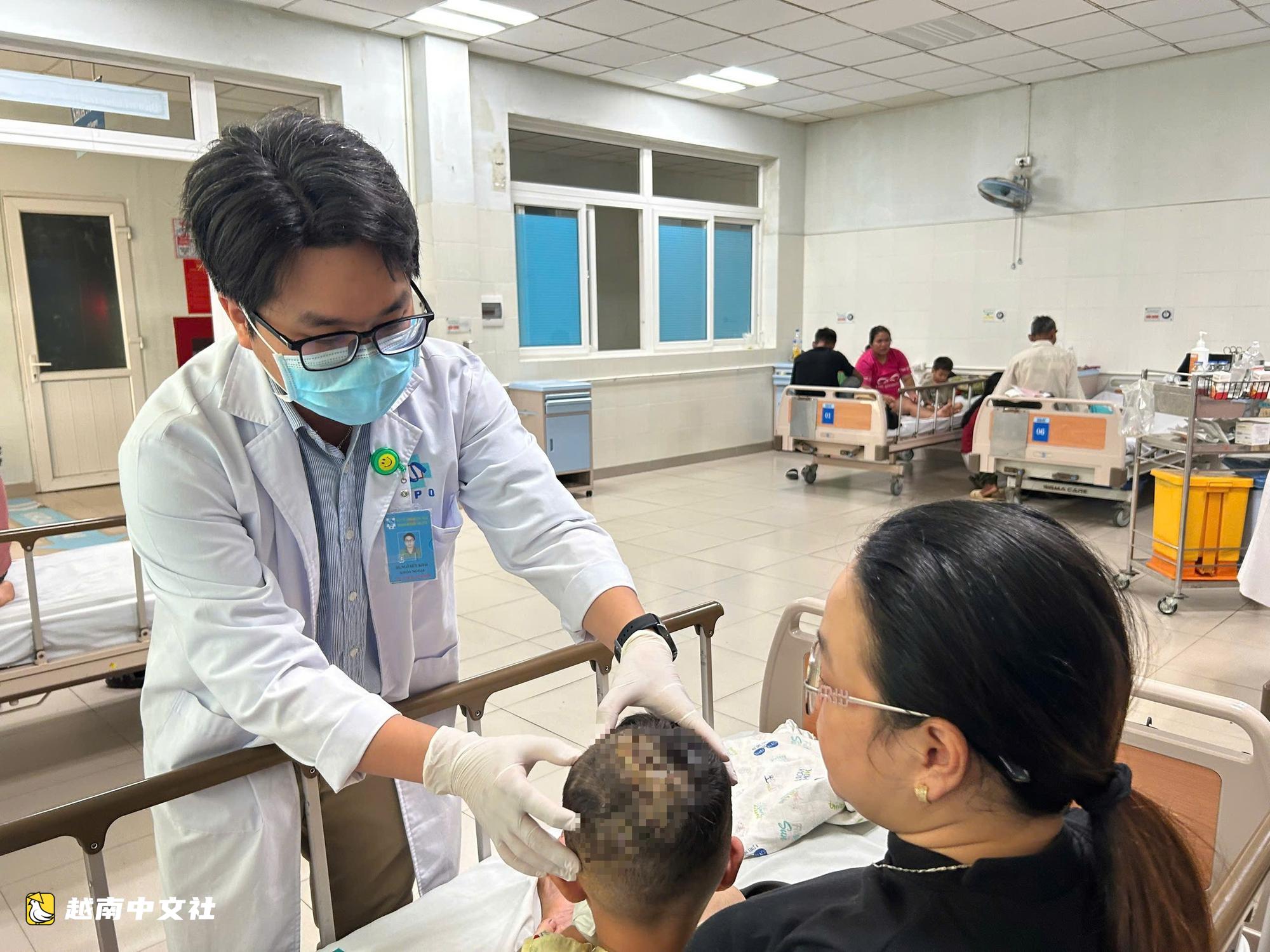 越南5歲男童被狗咬傷頭皮,顱骨外露
