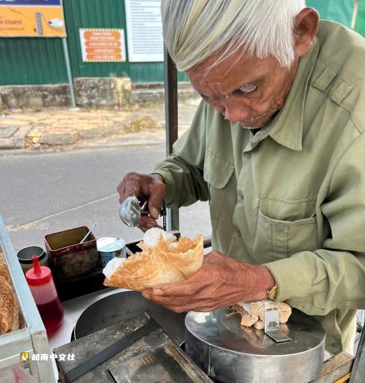 越南昆嵩賣冰棍40年的老者去世,‘許多昆嵩人悲傷、懷舊’