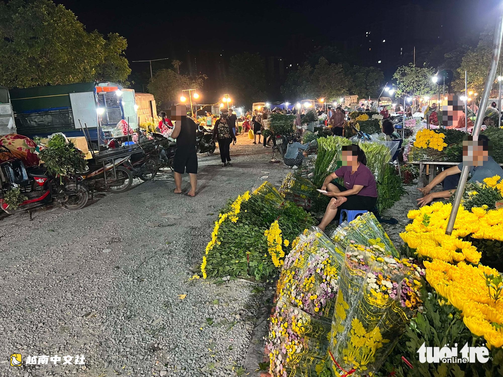 河內墓園後規模巨大的黑市通宵經營
