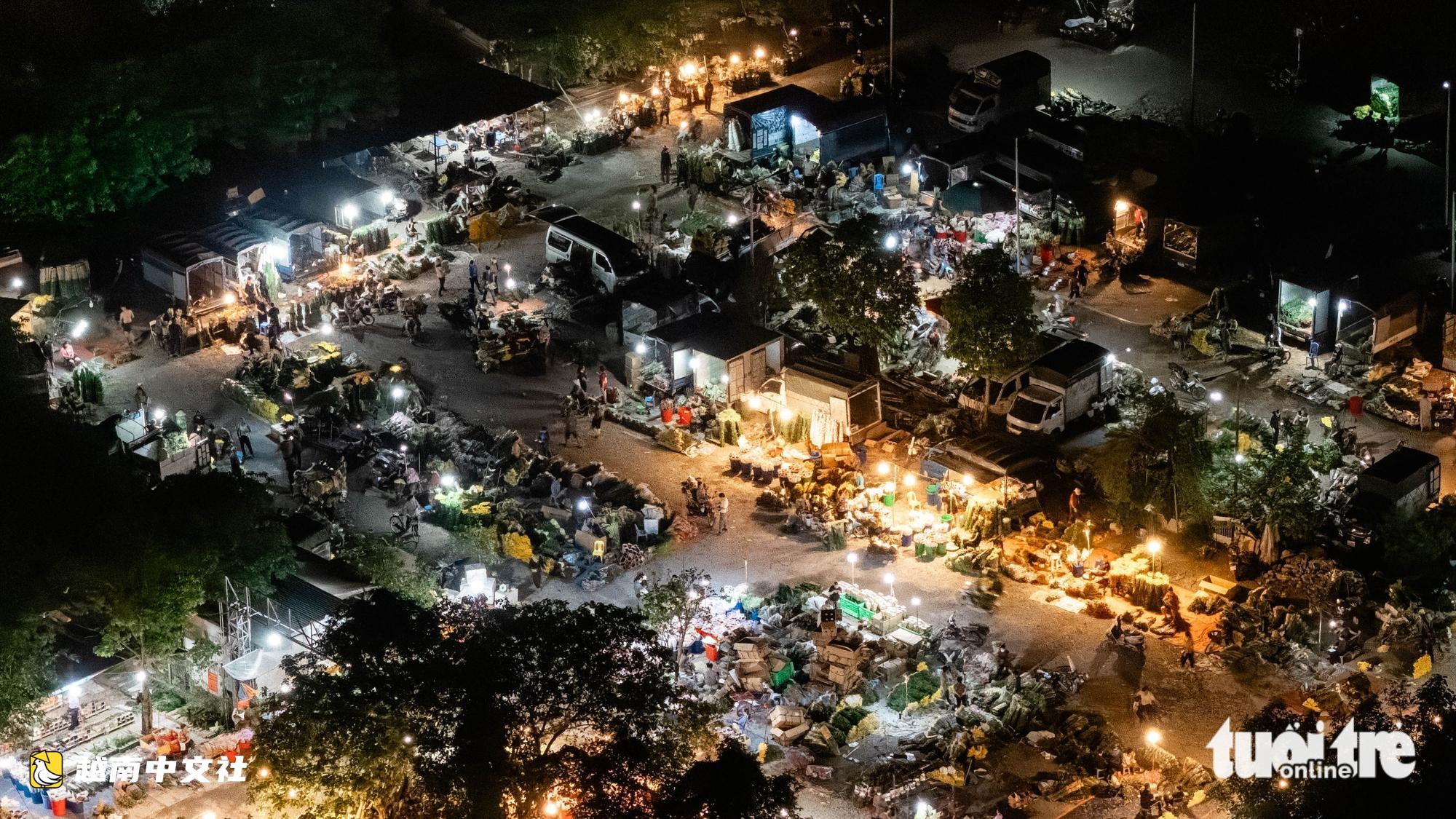 河內墓園後規模巨大的黑市通宵經營