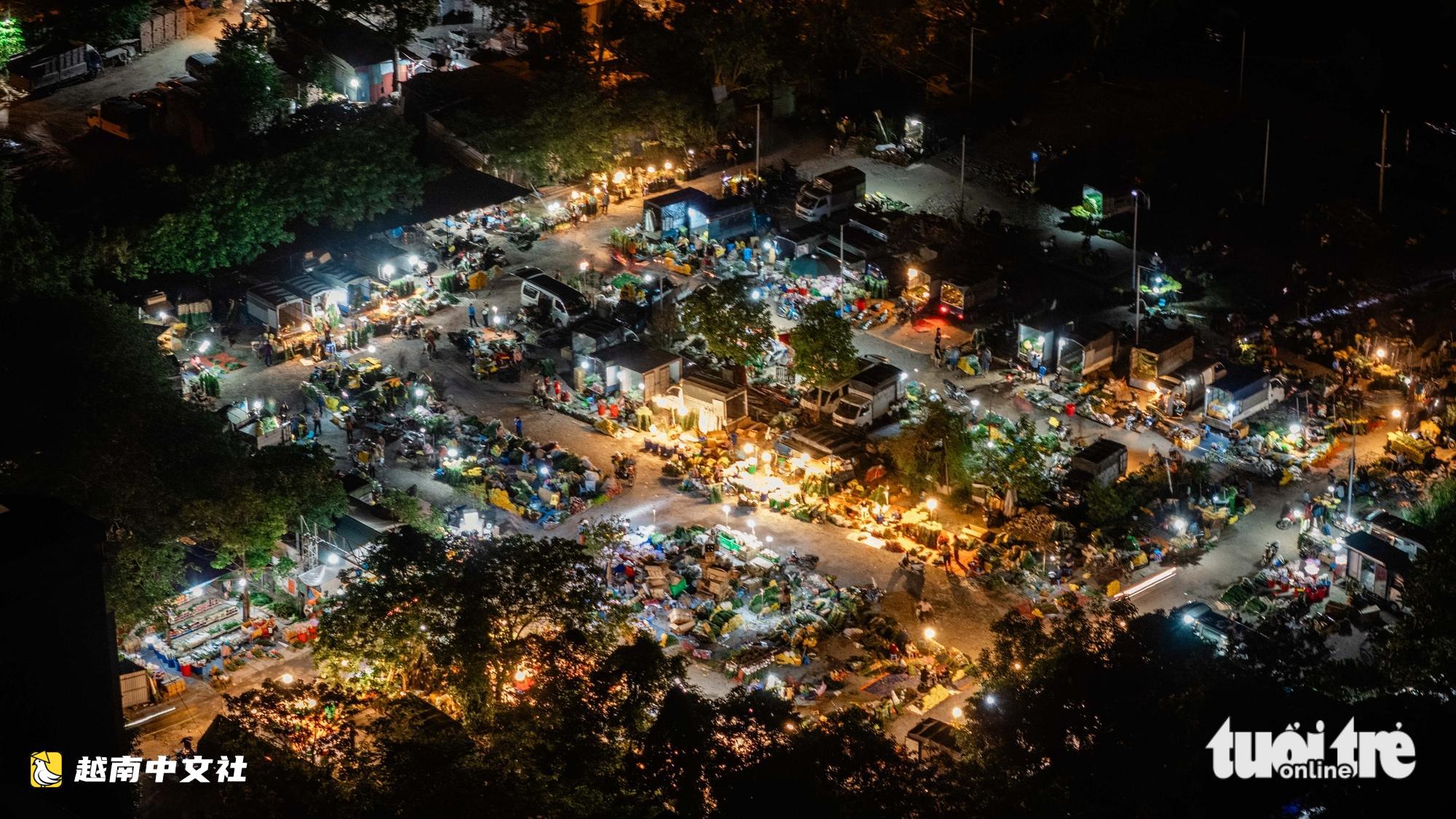 越南河內深夜自發市場熱鬧非凡