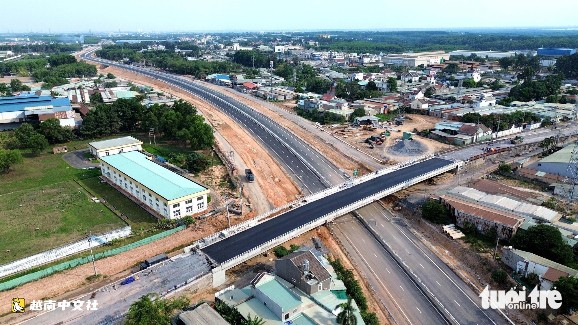 越南邊和-頭頓高速公路經過同奈市區段,司機應注意什麼?