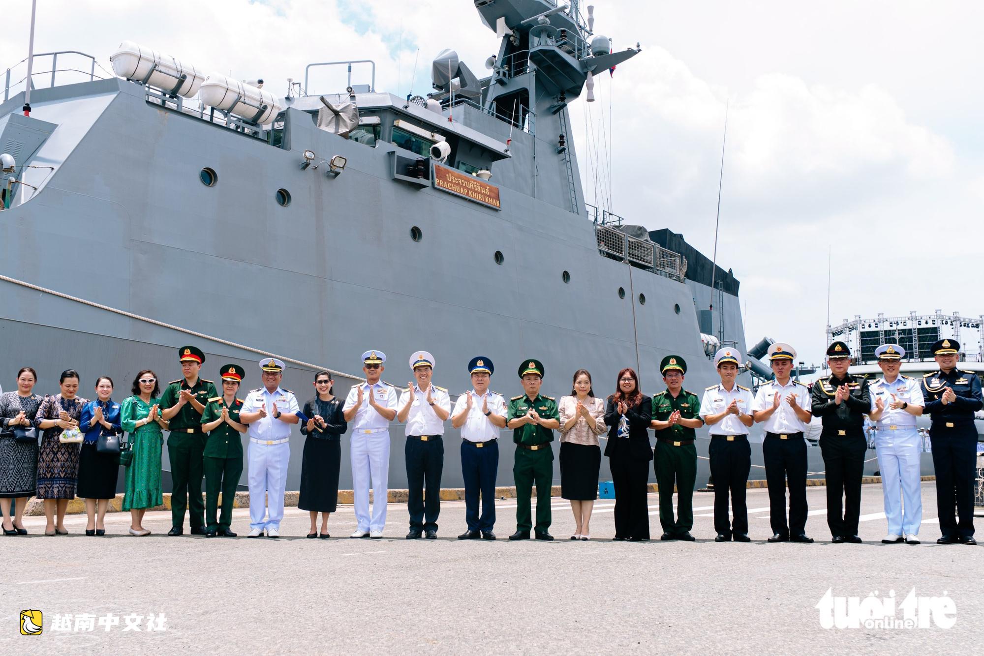 越南:泰國海軍艦艇靠泊胡志明市龍屋港,紀念兩國建交50週年