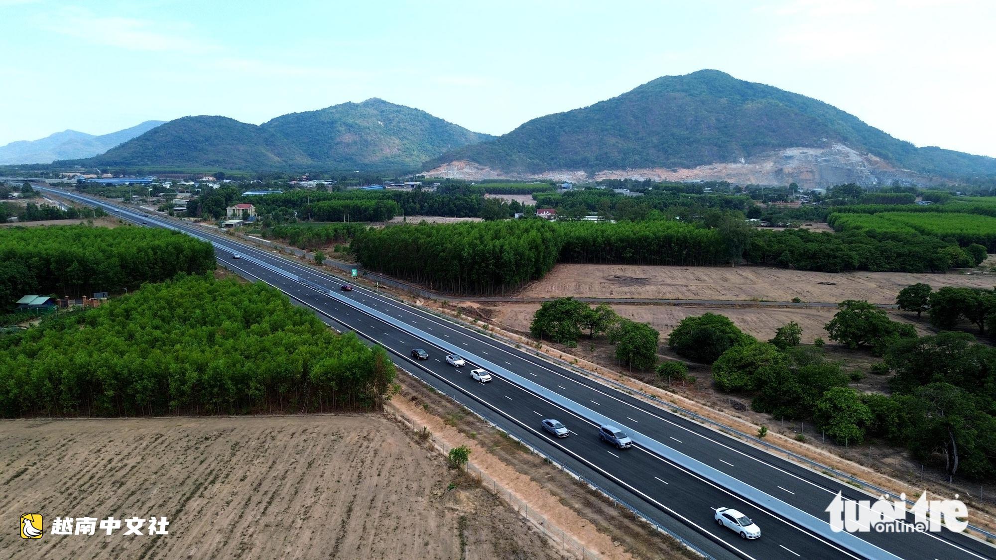 越南邊和-頭頓高速公路經過同奈市區段,司機應注意什麼?