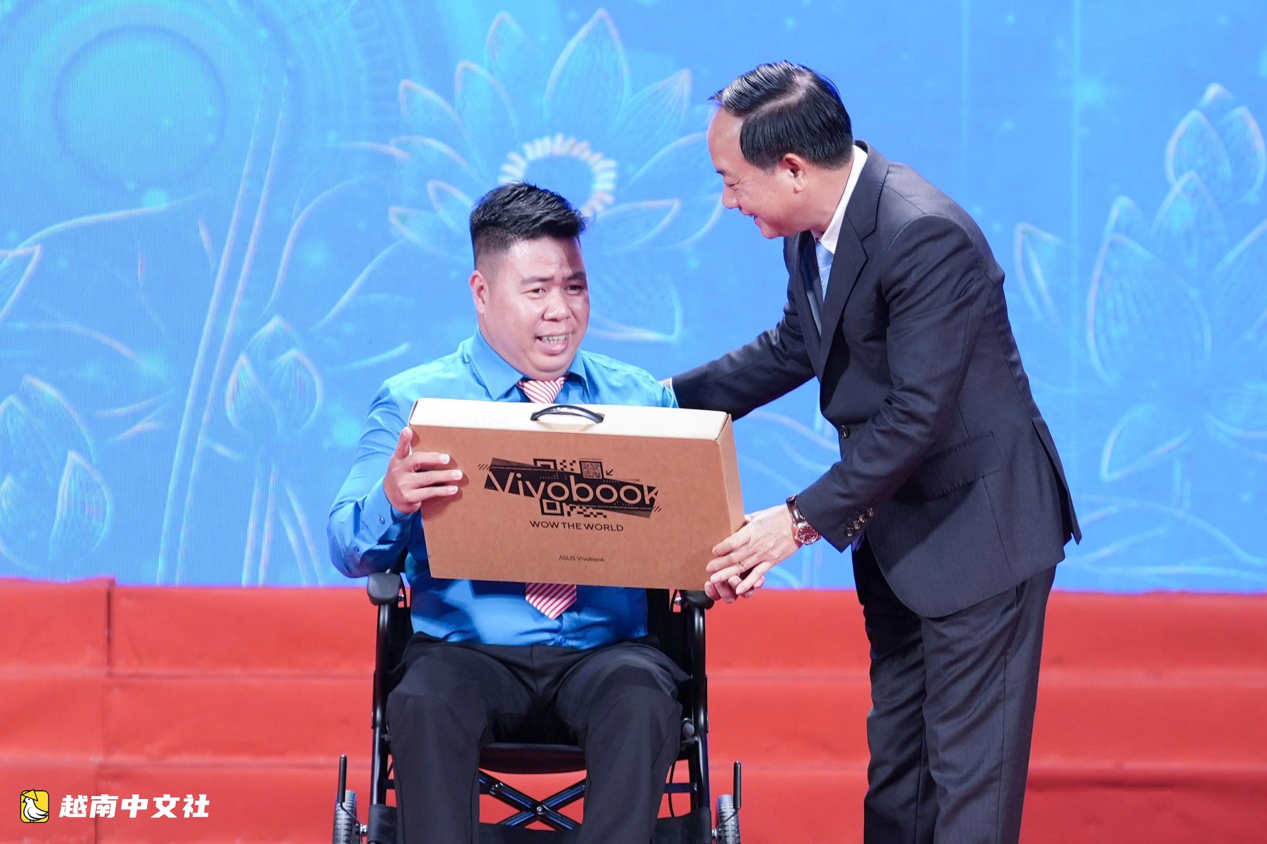 越南表彰131个践行胡伯伯教导的先进典型