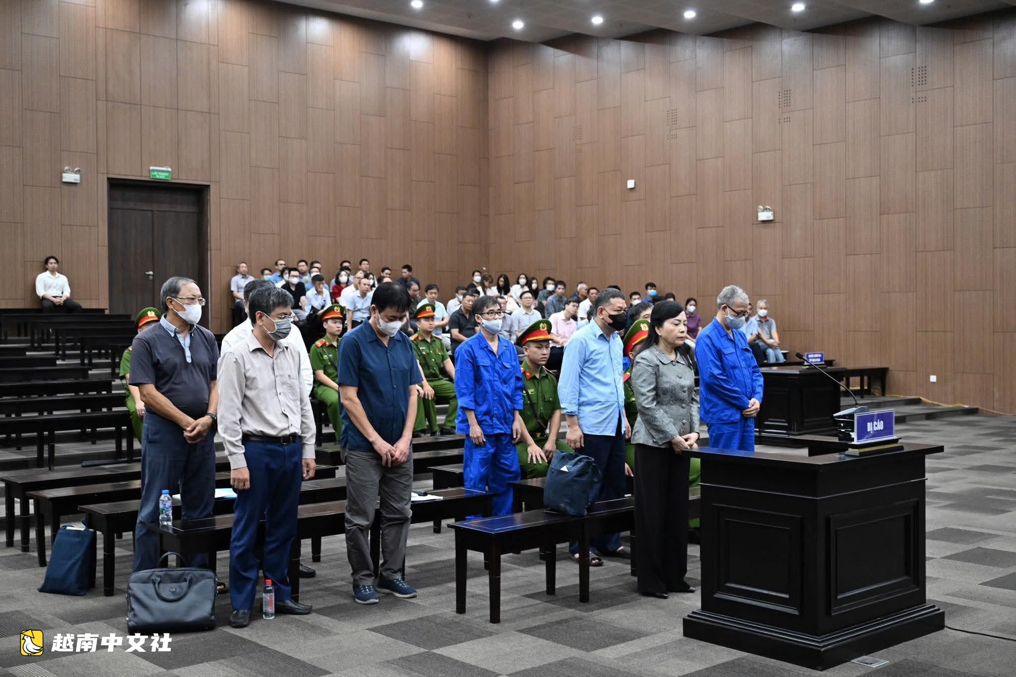 越南前衛生部長阮氏金進出庭受審:兩家醫院停滯浪費8030億越南盾