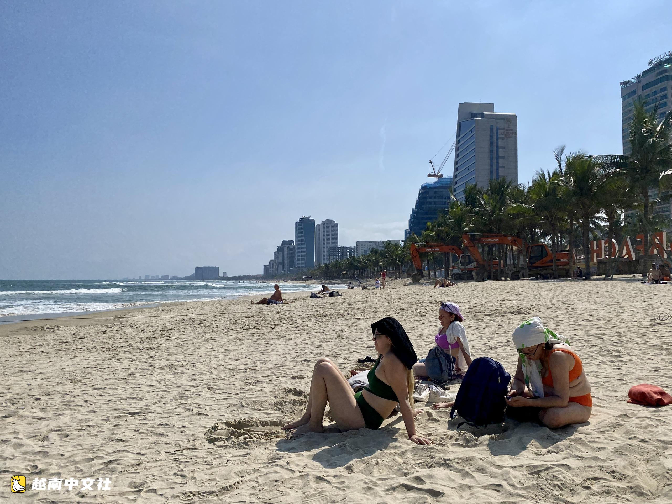 越南峴港海岸:投資數千億收集汙水,為何大雨仍排入海灘?