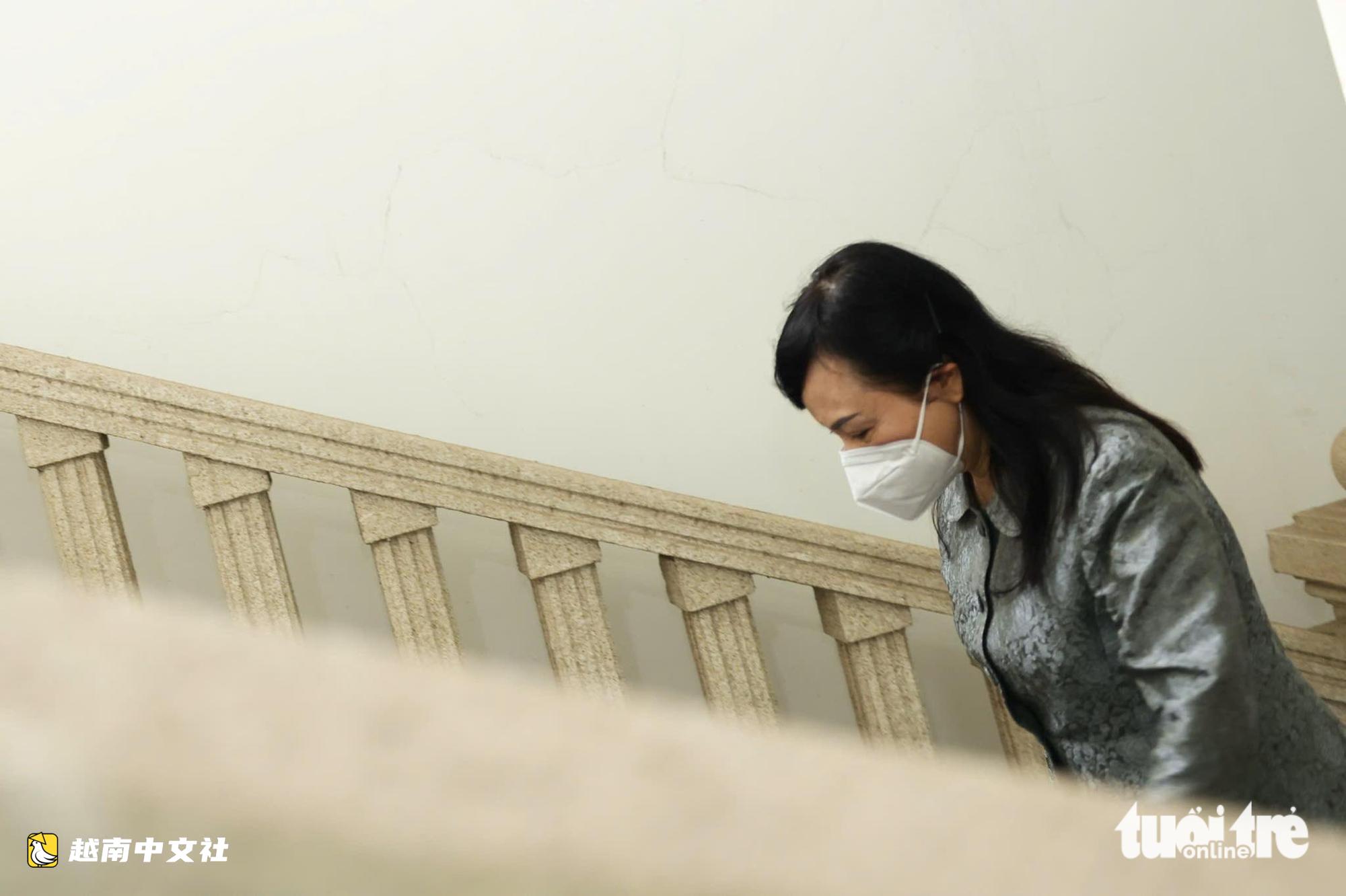 越南前衛生部長阮氏金進出庭受審:兩家醫院停滯浪費8030億越南盾