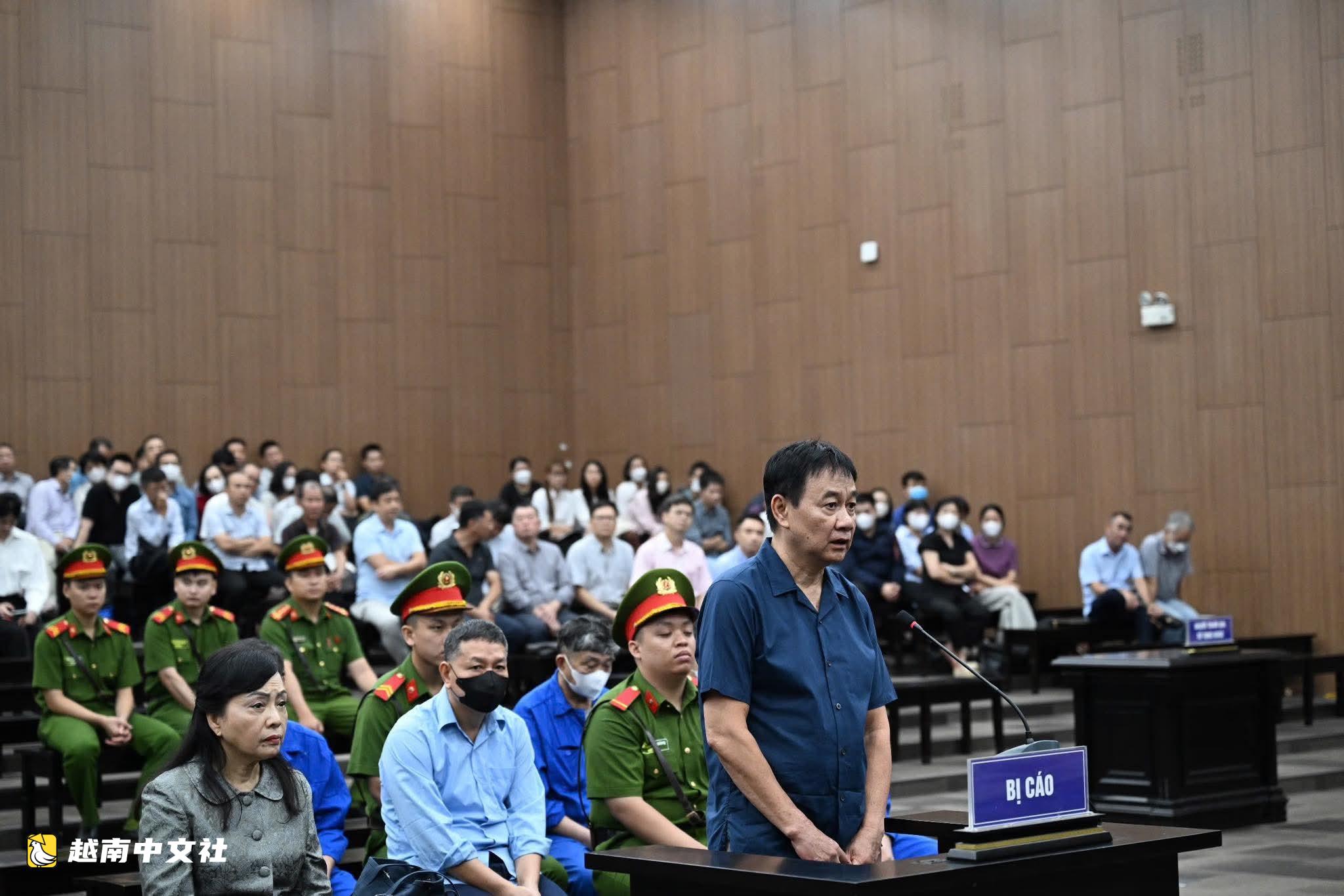 越南前衛生部長阮氏金進出庭受審:兩家醫院停滯浪費8030億越南盾