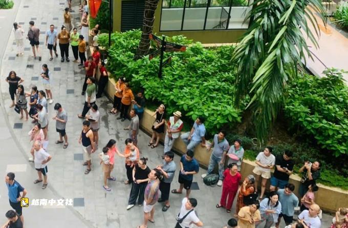 越南胡志明市一公寓7楼发生火灾
