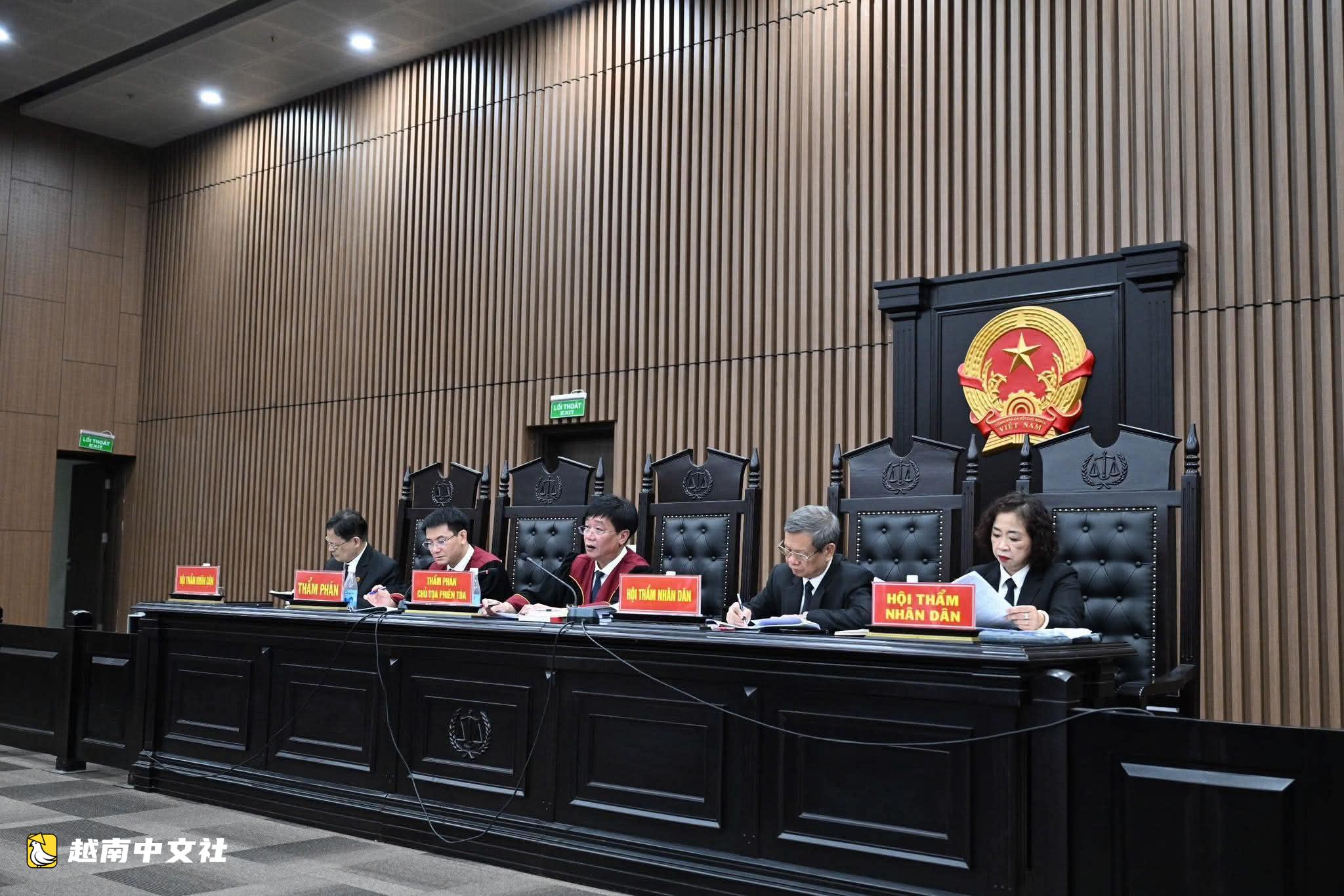 越南前衛生部長阮氏金進出庭受審,已上繳245億越南盾,被建議判處5-6年監禁