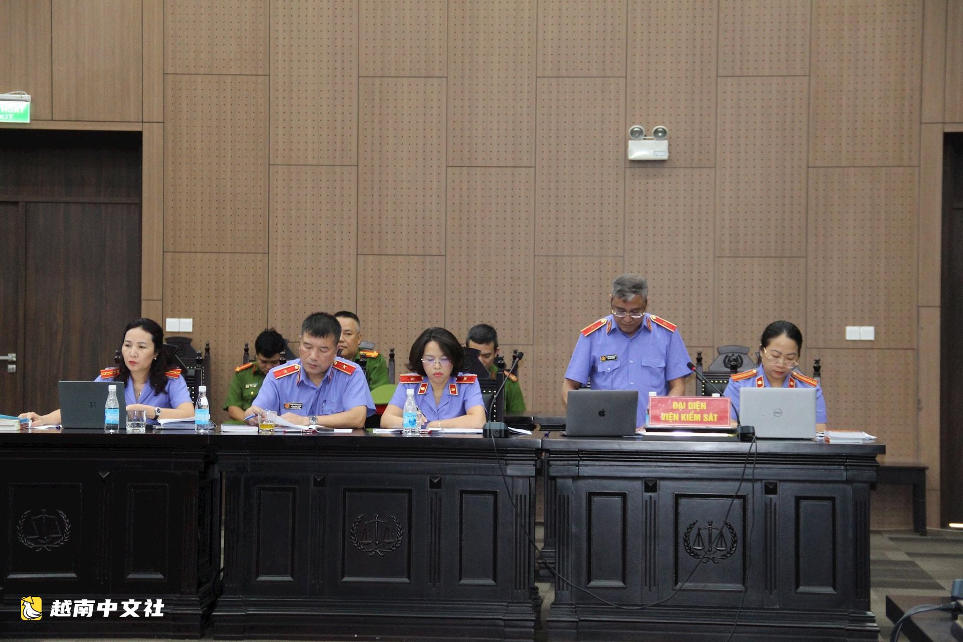 越南前衛生部長阮氏金進出庭受審,已上繳245億越南盾,被建議判處5-6年監禁