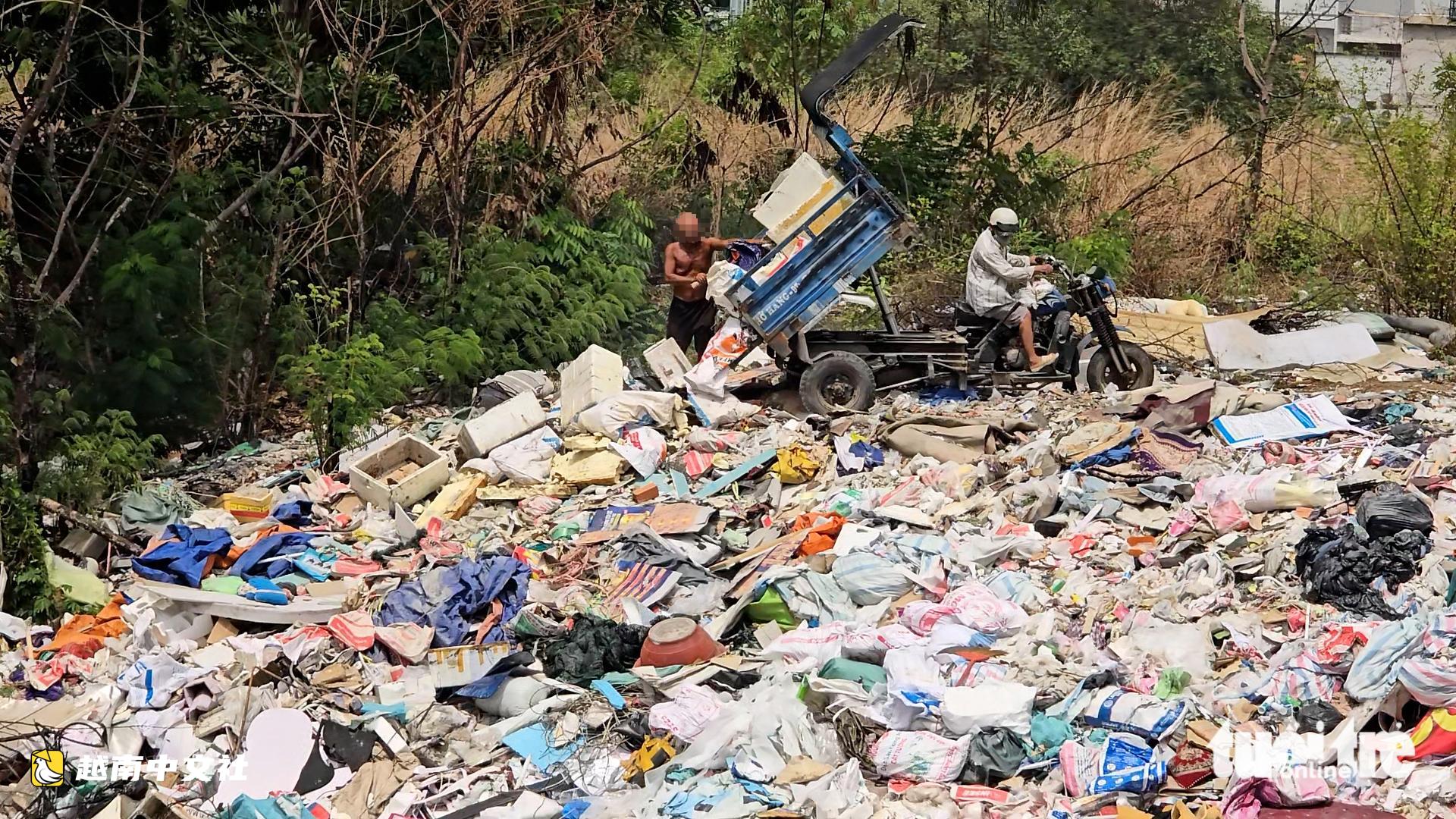 近距離觀察:在越南平興化墓地旁非法倒垃圾並收費
