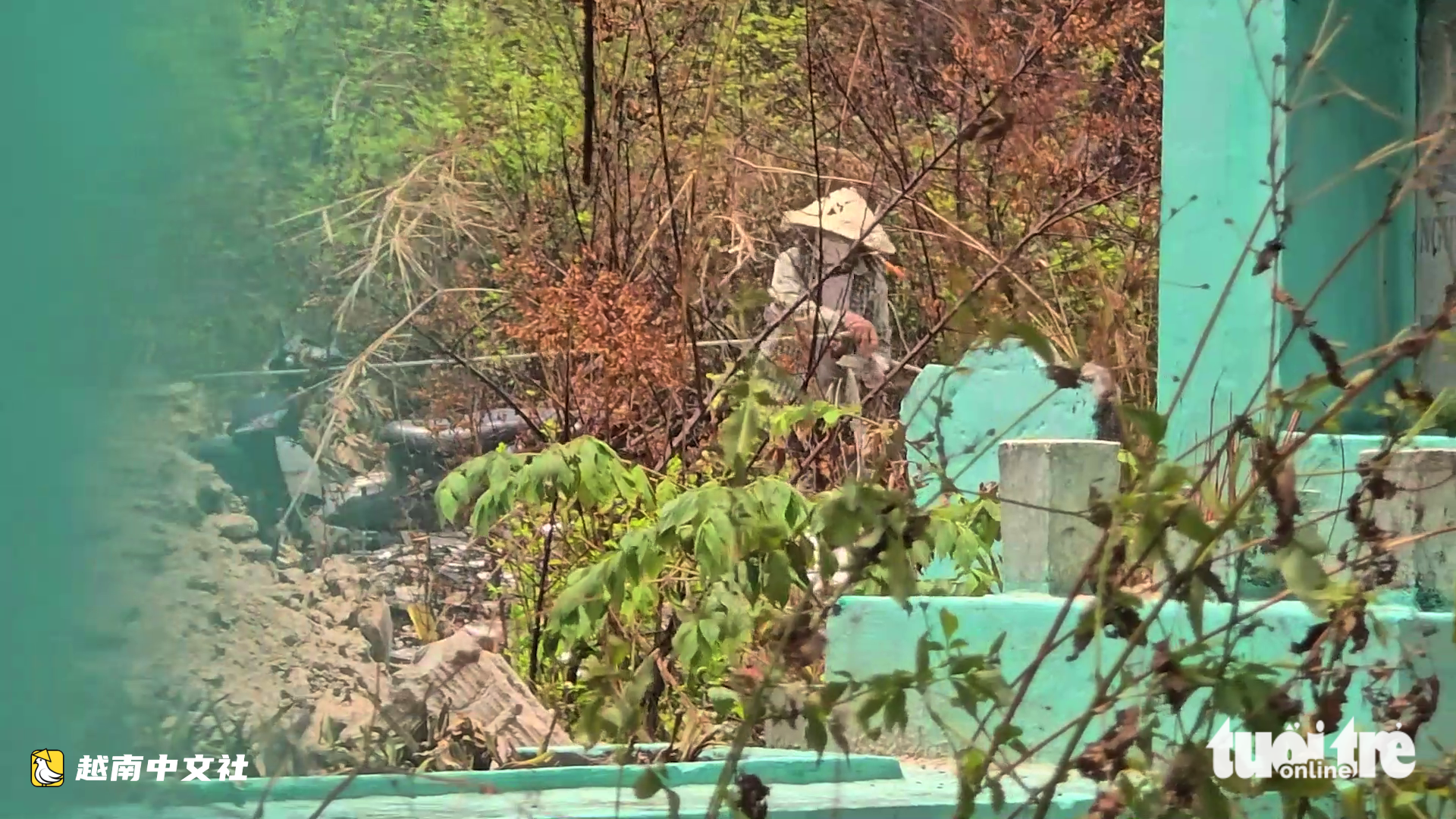 近距離觀察:在越南平興化墓地旁非法倒垃圾並收費