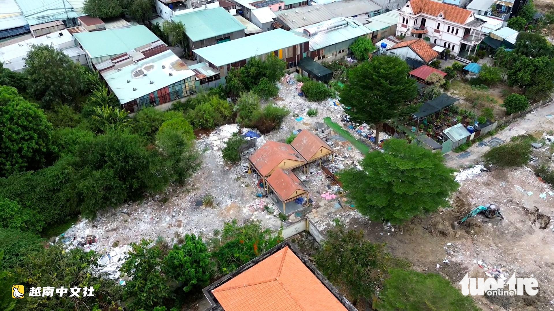 近距離觀察:在越南平興化墓地旁非法倒垃圾並收費
