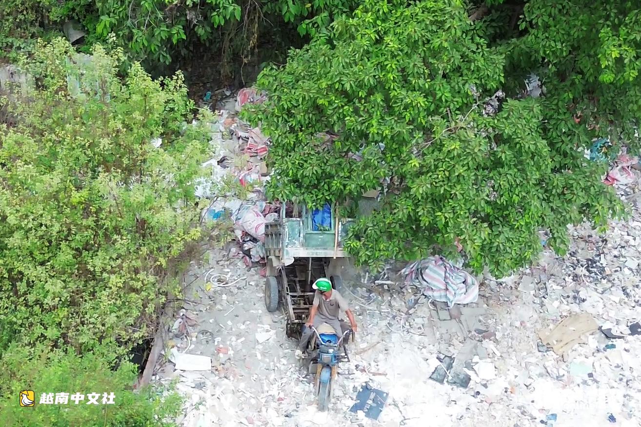 近距離觀察:在越南平興化墓地旁非法倒垃圾並收費