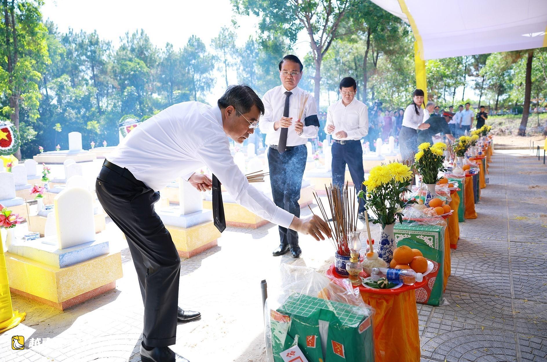 越南總理黎明雄出席廣治烈士遺骸追悼、安葬儀式