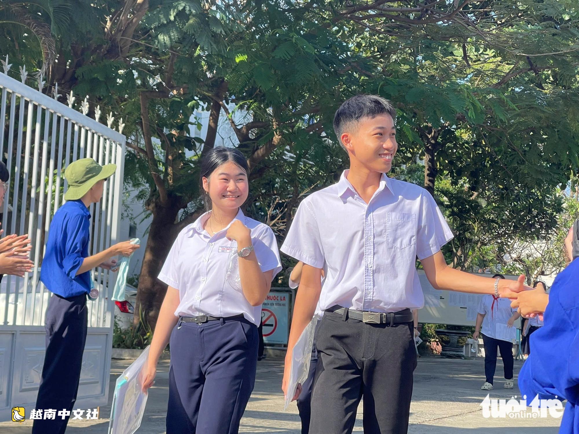 越南峴港考生輕鬆完成10年級英語考試