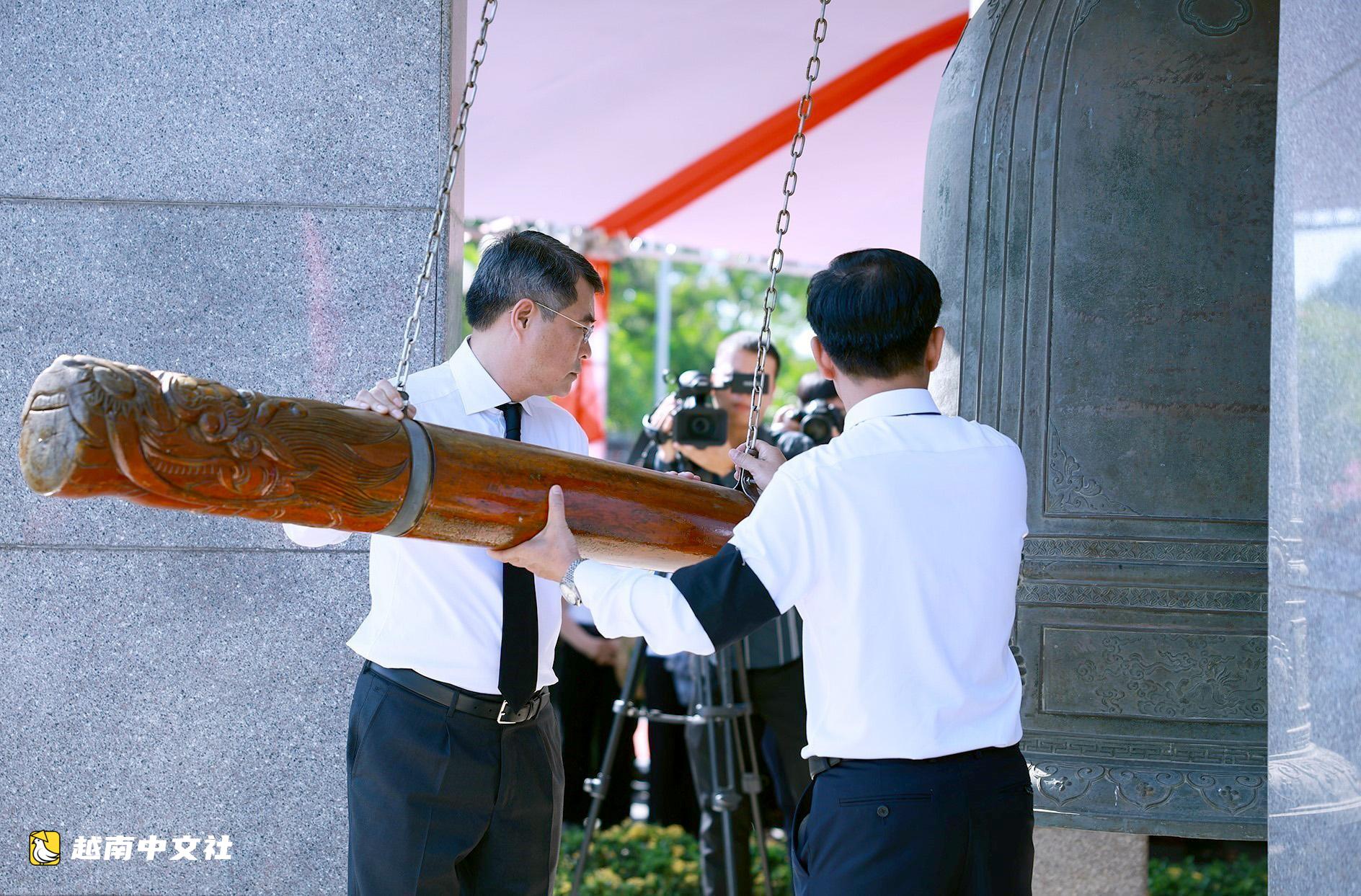 越南總理黎明雄出席廣治烈士遺骸追悼、安葬儀式
